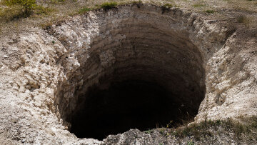 Έσκαβαν 22 χρόνια οι Σοβιετικοί: Η βαθύτερη τρύπα στον κόσμο και τι βρήκαν 12 χιλιόμετρα κάτω από τη Γη
