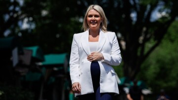Αποχωρεί με άδεια μητρότητας η εκπρόσωπος του Λευκού Οίκου Κάρολαϊν Λέβιτ