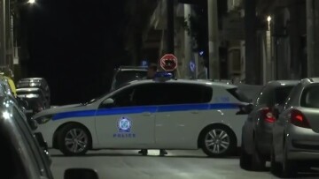 Θρίλερ στον Νέο Κόσμο: Έληξε η ομηρία της 81χρονης, παραμένει ταμπουρωμένος στο σπίτι με το όπλο του ο γιος της