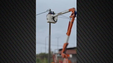 Επιχείρηση «σκούπα» της ΕΛΑΣ σε Μέγαρα και Νέα Πέραμο με 7 συλλήψεις και ξήλωμα 1.200 μέτρων καλωδίων για ρευματοκλοπές
