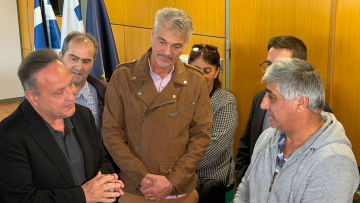 Βραβεύθηκαν οι δύο εργαζόμενοι του δήμου που εντόπισαν και έσωσαν τον 46χρονο άστεγο μέσα σε απορριμματοφόρο στη Θεσσαλονίκη