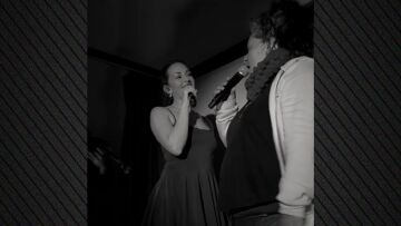 Η Ανδρομάχη τραγούδησε μαζί με τη Ματούλα Ζαμάνη στην Τήνο