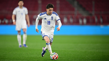 Ελληνική «απόβαση» στο Μπράιτον: Μετά τους Κωστούλα και Τζίμα, οι «Γλάροι» κυνηγούν και τον Καρέτσα