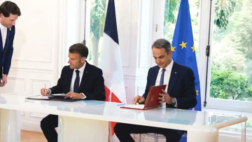 Εάν η εθνική σας κυριαρχία αμφισβητηθεί θα είμαστε εδώ, η ανάρτηση του Μακρόν με στιγμές από την επίσκεψή του στην Ελλάδα