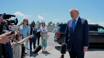 «Δεν το έχω καν σκεφτεί» λέει ο Τραμπ για το αν θα τερματίσει την εκεχειρία με το Ιράν και ζητά μια καλύτερη πρόταση