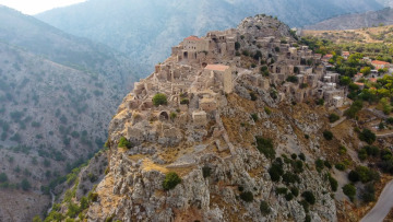 Ανοιξιάτικο ταξίδι στο Βορειοανατολικό Αιγαίο: Αρχαιολογικοί χώροι, μονοπάτια και καταρράκτες
