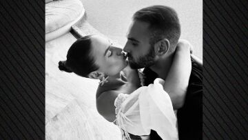 Το φιλί της Κατερίνας Δαλάκα με τον σύντροφό της για την επέτειό τους