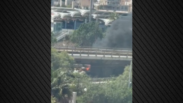 Φωτιά σε όχημα κοντά στο ΣΕΦ, κλειστή η Καραολή Δημητρίου, δείτε βίντεο
