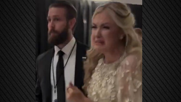 Έντρομη και με δάκρυα στα μάτια απομακρύνθηκε από την εκδήλωση η χήρα του Τσάρλι Κερκ- «Θέλω να πάω σπίτι»