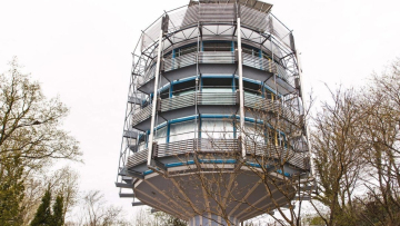 Το σπίτι που γυρίζει 360 μοίρες και ακολουθεί τον ήλιο: Παράγει 5 φορές περισσότερη ενέργεια απ’ όση καταναλώνει