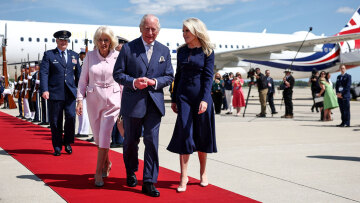 Προσγειώθηκαν στην Ουάσινγκτον ο βασιλιάς Κάρολος και η βασίλισσα Καμίλα, δείτε βίντεο