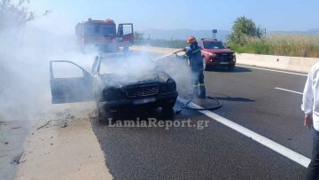 Αυτοκίνητο τυλίχθηκε στις φλόγες στην Εθνική Οδό Αθηνών - Λαμίας, δείτε βίντεο και φωτογραφίες