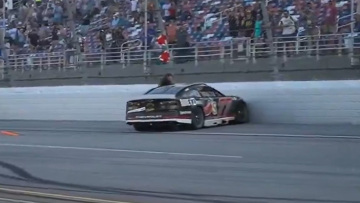 Δείτε βίντεο: Ραλίστας στις ΗΠΑ κάνει τον γύρο του θριάμβου και ρίχνει το αμάξι του σε τοίχο