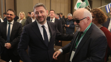 Οι εντός και οι εκτός του νέου Πολιτικού Συμβουλίου του ΠΑΣΟΚ, τα πρόσωπα και το στοίχημα της επόμενης μέρας
