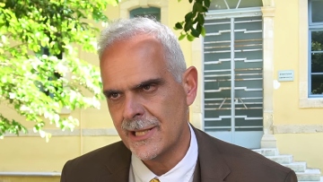 Ο ποινικολόγος Νίκος Ρουσόπουλος για τον ξυλοδαρμό του γιου του από κουκουλοφόρους στα Εξάρχεια: «Είναι σοκαρισμένος, ήταν στοχευμένη ενέργεια»