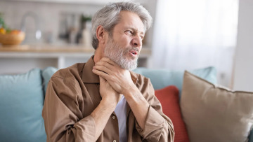 Ένας επίμονος πονόλαιμος «μαρτύρησε» καρκίνο που σχετίζεται και με το σεξ – Η περίπτωση του 62χρονου Τζεφ
