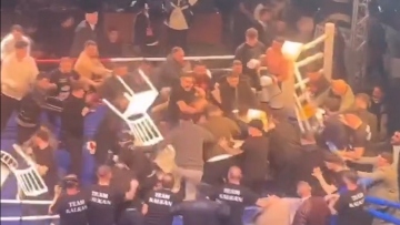 Χάος σε αγώνα πυγμαχίας στην Τραπεζούντα: Τούρκος μποξέρ βγήκε νοκ-άουτ από Ρώσο και ακολούθησε συμπλοκή στο ρινγκ, δείτε βίντεο 