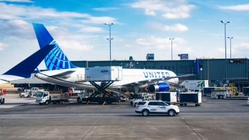 Συγχώνευση με την American Airlines επιδίωξε ο διευθύνων σύμβουλος της United Airlines, αλλά βρήκε κλειστή πόρτα