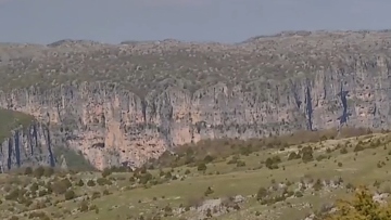 Ζαγοροχώρια: Επικίνδυνη καθίζηση εδάφους σε μονοπάτι που οδηγεί σε γκρεμό 200 μέτρων