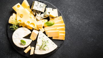 Το τυρί που «νικά» το κρέας σε πρωτεΐνη – Πόσο και πότε να τρώμε
