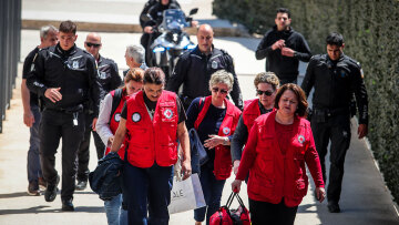 Δεν εμπνέει ανησυχία η κατάσταση των 5 τραυματιών από τους πυροβολισμούς του 89χρονου σε ΕΦΚΑ και Εφετείο