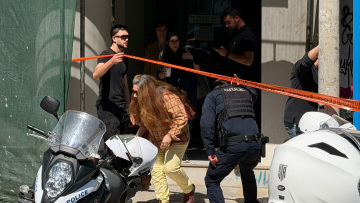 Ο 89χρονος είπε σε έναν υπάλληλο του ΕΦΚΑ να σκύψει και πυροβόλησε έναν άλλον, πώς έγινε η επίθεση