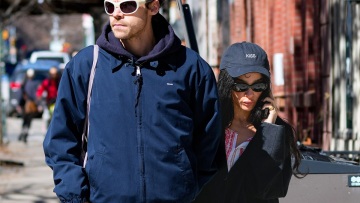 Χάρι Στάιλς - Ζόι Κράβιτζ: Αρραβωνιάστηκαν - Όλες οι λεπτομέρειες για τη σχέση τους