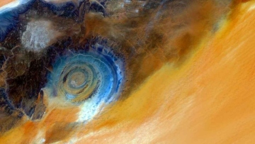 Η NASA εντόπισε γιγαντιαίο «μάτι» 40 χιλιομέτρων στη Σαχάρα, πώς δημιουργήθηκε το εντυπωσιακό φαινόμενο