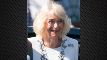 Η ιστορική καρφίτσα της Ελισάβετ Β΄ που έκλεψε τις εντυπώσεις στην επίσκεψη του βασιλικού ζεύγους στις ΗΠΑ