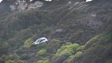 Τρόμος για μητέρα και παιδί στη Ρόδο: Ο εν διαστάσει σύζυγος προσπάθησε να ρίξει το αυτοκίνητό τους στον γκρεμό