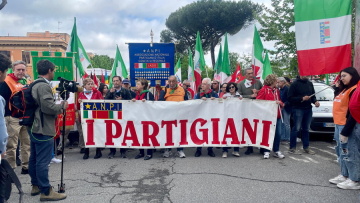 21χρόνος χτύπησε με αεροβόλο ζευγάρι που συμμετείχε σε αντιφασιστική πορεία στη Ρώμη