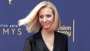 Η Λίζα Κούντροου αποκάλυψε το ποσό που συνεχίζουν να κερδίζουν οι πρωταγωνιστές από «Τα Φιλαράκια» 20 χρόνια μετά το φινάλε