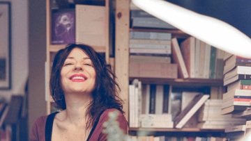 Η κωμικοτραγική ιστορία μιας νέας εκδότριας: Η πατριαρχία, τα ευτράπελα σε ένα μικρό βιβλιοπωλείο και το τίμημα της ελευθερίας