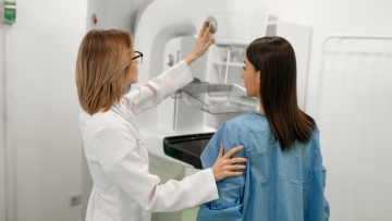 Προσυμπτωματικός έλεγχος για τον καρκίνο του μαστού: Πότε ωφελεί πραγματικά και πότε χρειάζεται δεύτερη σκέψη