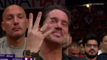 Νίκος Οικονομόπουλος: Στήριξε τον Ολυμπιακό στο ΣΕΦ χθες βράδυ και έδωσε σύνθημα για το 4ο Ευρωπαϊκό 