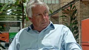 Βακάκης: Η Jumbo θα πετάξει κάτω από τα ραντάρ στην Τουρκία – Τι είπε για Action, κότες και… πιγκουίνους