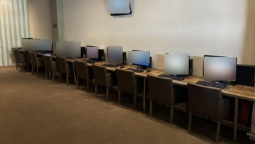 Θεσσαλονίκη: Τέσσερις συλλήψεις για «φρουτάκια» σε κατάστημα