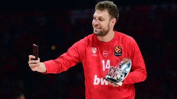 Βεζένκοφ: Το μεγαλύτερο βραβείο είναι στο τέλος, χρειαζόμαστε άλλες τρεις νίκες 