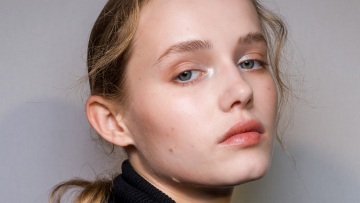 Πώς να αποκτήσετε πιο ζωντανή και λαμπερή επιδερμίδα χωρίς ενέσιμες επεμβάσεις
