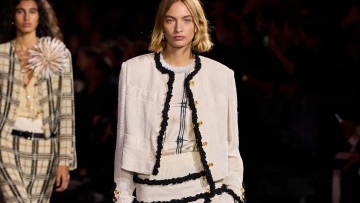 Οι Chanel γόβες με την υπογραφή του Matthieu Blazy είναι τα πιο περιζήτητα παπούτσια της χρονιάς, μέχρι στιγμής
