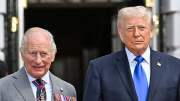 «Δώρο» Τραμπ στη Βρετανία μετά την επίσκεψη Καρόλου και Καμίλας: Άρει δασμούς σε ουίσκι και μπέρμπον