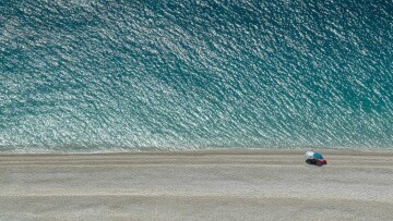 «Ένα νησί με σπάνια ισορροπία»: H Λευκάδα της ηθοποιού, Άννας Μάγκου