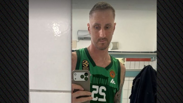 Πολονάρα: Ποζάρει με φανέλα Κέντρικ Ναν του Παναθηναϊκού