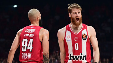 Μία νίκη μακριά από το Final 4 της Αθήνας ο Ολυμπιακός, «διέλυσε» 94-64 τη Μονακό στο ΣΕΦ, βίντεο και φωτογραφίες