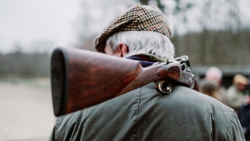 «Καλά τους έκανε» ο 89χρονος που πυροβολούσε στον ΕΦΚΑ; Η ψυχολόγος εξηγεί
