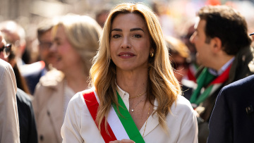 Σίλβια Σάλις: Από τη σφυροβολία στην πολιτική - Η δήμαρχος της Γένοβας φαντάζει στα μάτια των αριστερών ως η ιδανική αντίπαλος της δεξιάς Μελόνι