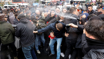 Επεισόδια στις συγκεντρώσεις για την Πρωτομαγιά στην Κωνσταντινούπολη: Συγκρούσεις αστυνομίας - διαδηλωτών και συλλήψεις