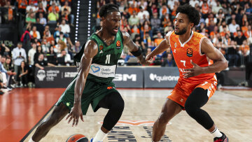 Με buzzer beater του Χέιζ Ντέιβις ο Παναθηναϊκός ξέρανε την Βαλένθια (107-105 στην παράταση) και έκανε το 2-0 στη σειρά