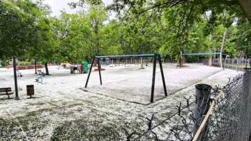 Ισχυρή χαλαζόπτωση στην Καρδίτσα: Το... έστρωσε μέσα σε 15 λεπτά στο κέντρο της πόλης, δείτε βίντεο