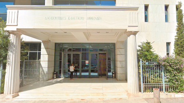 Πειθαρχική έρευνα σε βάρος εφέτη που άλλαζε τη σύνθεση του δικαστηρίου σε υπόθεση μεγαλοξενοδόχου